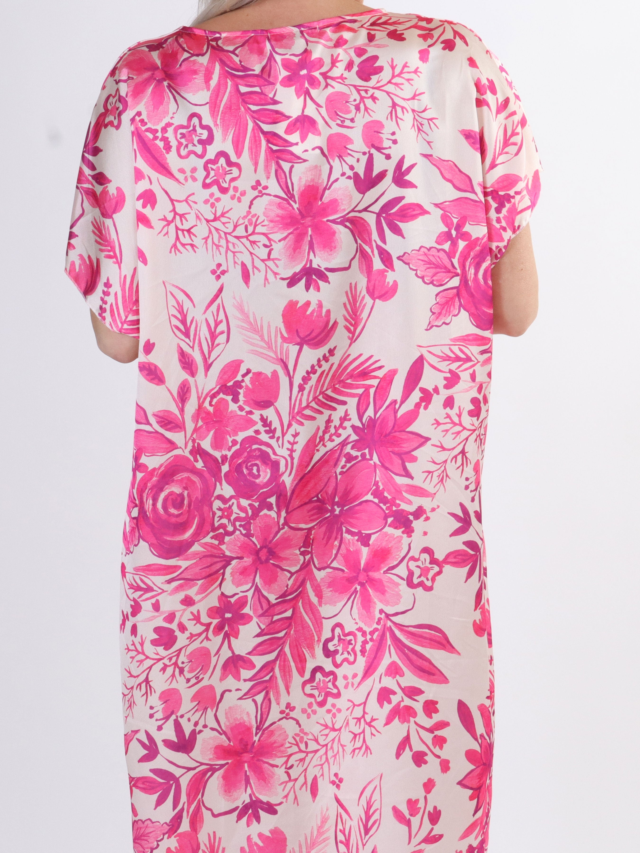 Juno Flower - Plus size klänning i sidenlook med blommigt tryck